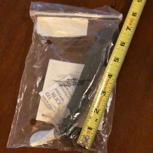 Thirty-one TWO wristlet straps in grey and “skies for you” light turqoise